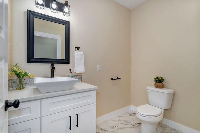 1883 S Farm Rd 107, Springfield, MO 65802