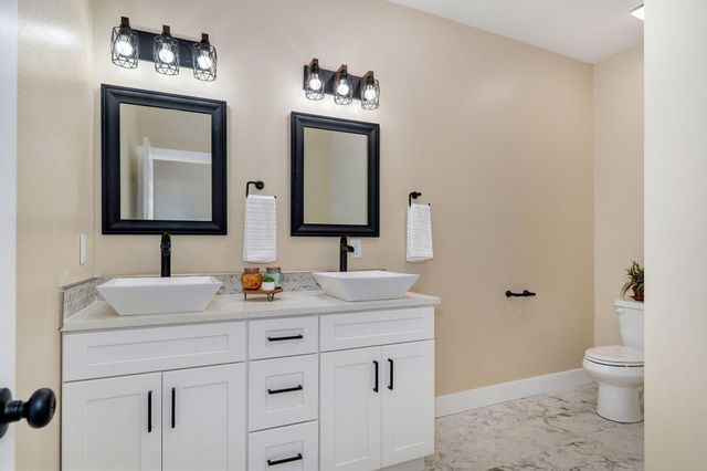 1883 S Farm Rd 107, Springfield, MO 65802