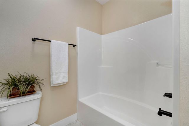 1883 S Farm Rd 107, Springfield, MO 65802