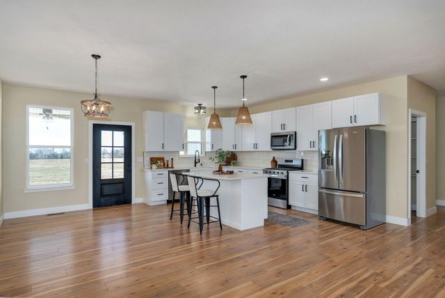 1883 S Farm Rd 107, Springfield, MO 65802