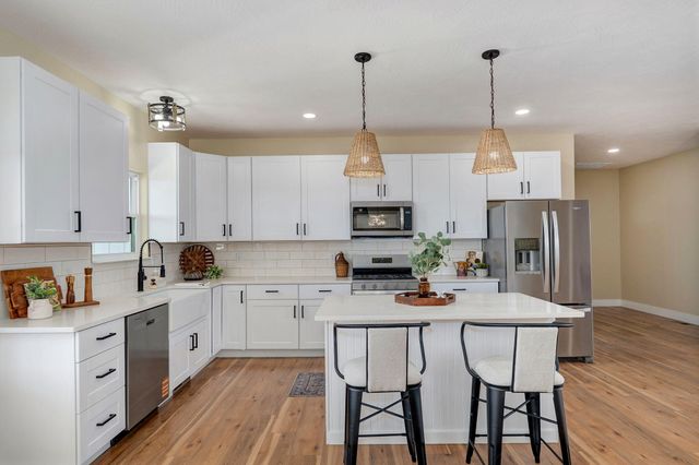 1883 S Farm Rd 107, Springfield, MO 65802