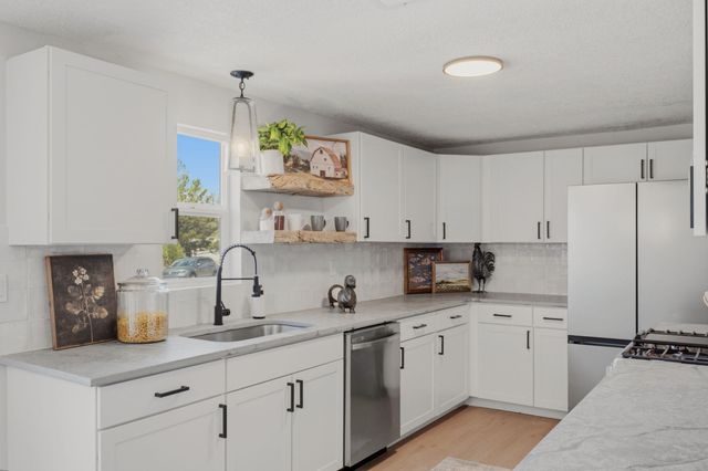 1520 Martha Street NE, Albuquerque, NM 87112