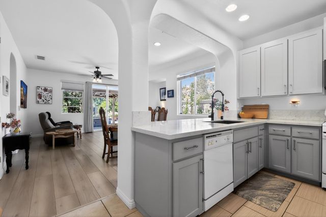 10014 Blossom Ridge Dr, Elk Grove, CA 95757
