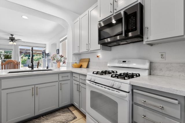 10014 Blossom Ridge Dr, Elk Grove, CA 95757
