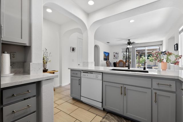 10014 Blossom Ridge Dr, Elk Grove, CA 95757