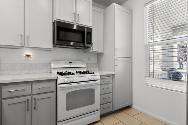 10014 Blossom Ridge Dr, Elk Grove, CA 95757