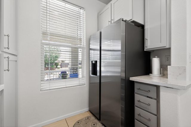10014 Blossom Ridge Dr, Elk Grove, CA 95757