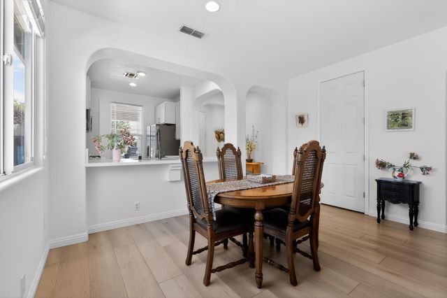 10014 Blossom Ridge Dr, Elk Grove, CA 95757