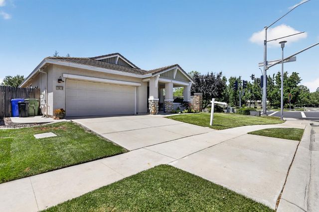 10014 Blossom Ridge Dr, Elk Grove, CA 95757