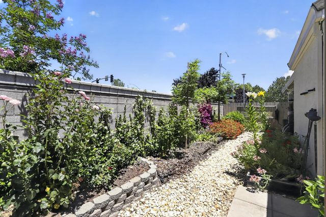 10014 Blossom Ridge Dr, Elk Grove, CA 95757