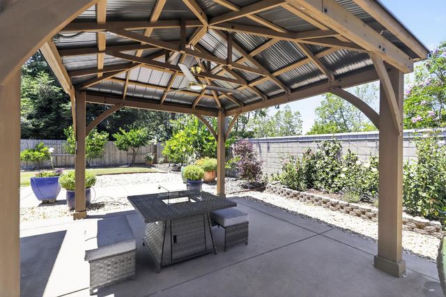 10014 Blossom Ridge Dr, Elk Grove, CA 95757