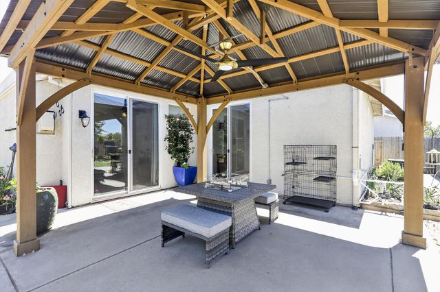 10014 Blossom Ridge Dr, Elk Grove, CA 95757