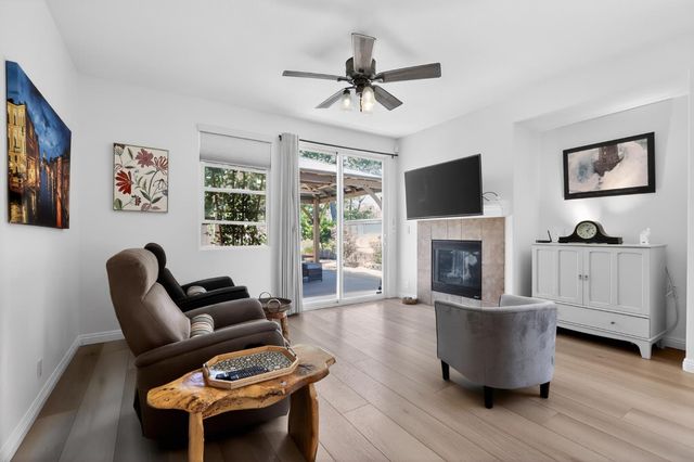 10014 Blossom Ridge Dr, Elk Grove, CA 95757
