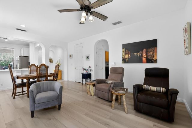 10014 Blossom Ridge Dr, Elk Grove, CA 95757