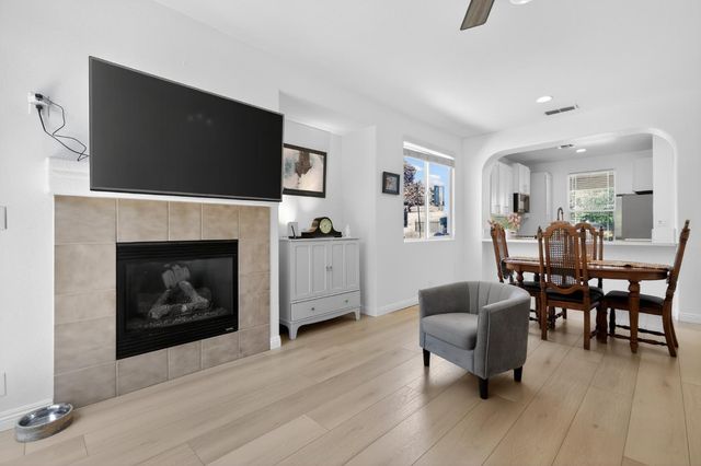 10014 Blossom Ridge Dr, Elk Grove, CA 95757