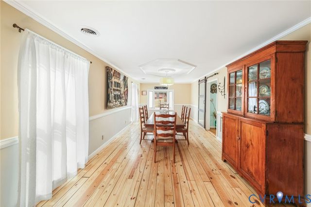 844 Monarch Shores Rd, Kilmarnock, VA 22482