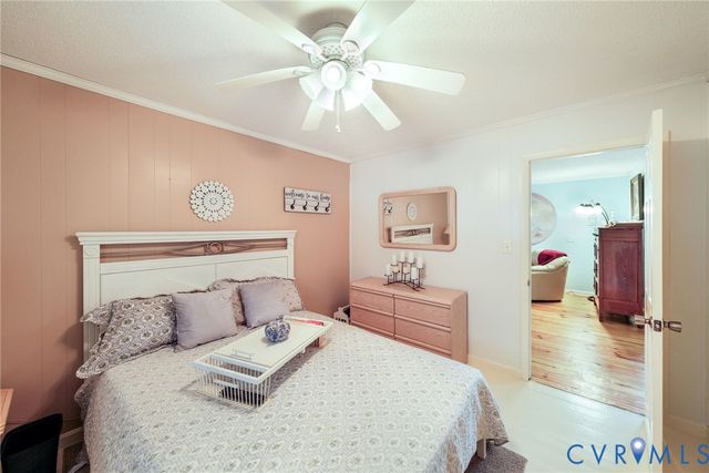 844 Monarch Shores Rd, Kilmarnock, VA 22482