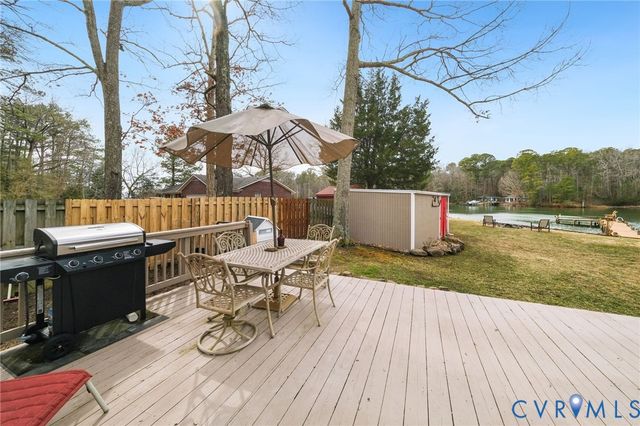 844 Monarch Shores Rd, Kilmarnock, VA 22482