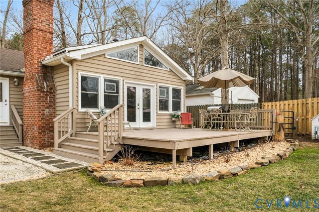 844 Monarch Shores Rd, Kilmarnock, VA 22482