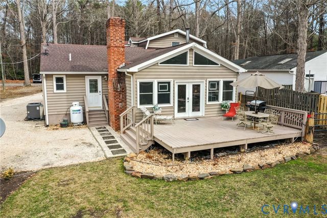 844 Monarch Shores Rd, Kilmarnock, VA 22482