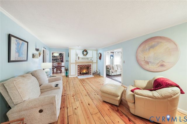 844 Monarch Shores Rd, Kilmarnock, VA 22482