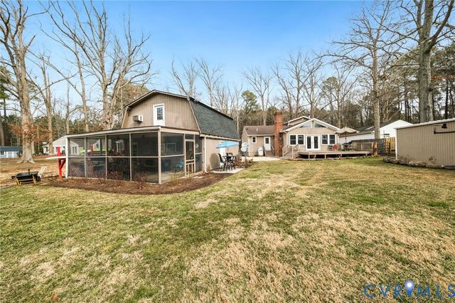 844 Monarch Shores Rd, Kilmarnock, VA 22482