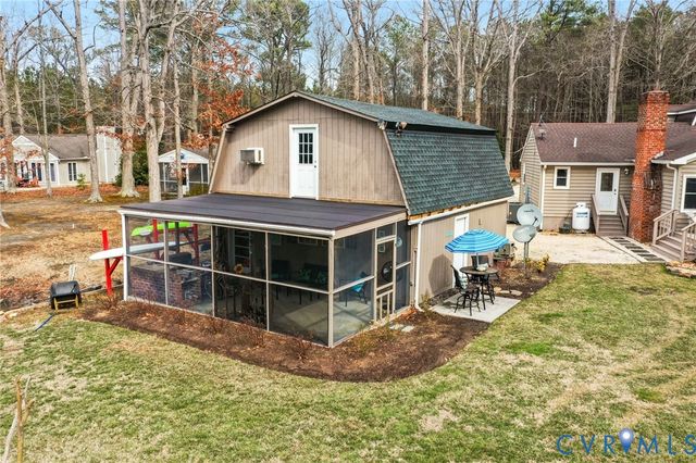 844 Monarch Shores Rd, Kilmarnock, VA 22482