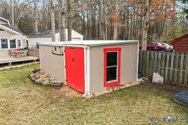 844 Monarch Shores Rd, Kilmarnock, VA 22482