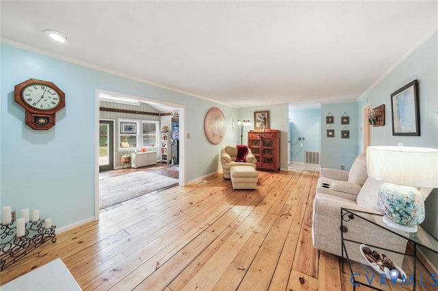 844 Monarch Shores Rd, Kilmarnock, VA 22482