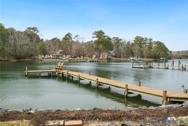 844 Monarch Shores Rd, Kilmarnock, VA 22482