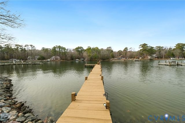 844 Monarch Shores Rd, Kilmarnock, VA 22482