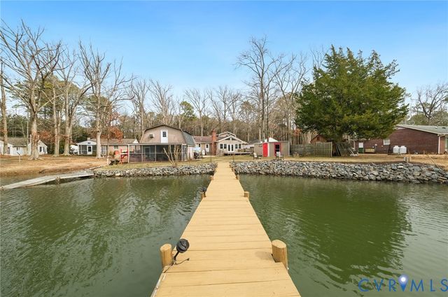 844 Monarch Shores Rd, Kilmarnock, VA 22482