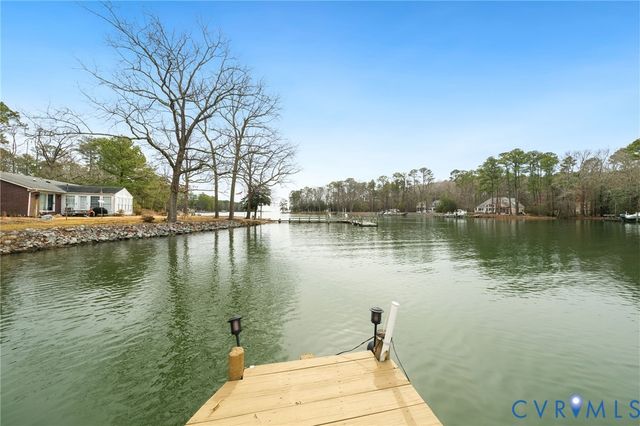 844 Monarch Shores Rd, Kilmarnock, VA 22482