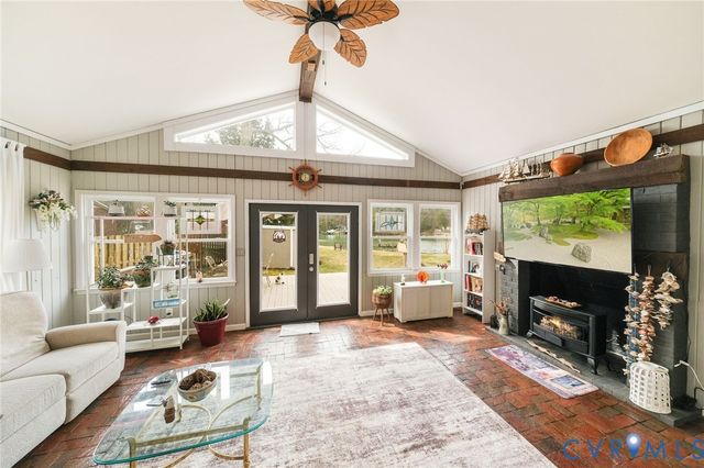 844 Monarch Shores Rd, Kilmarnock, VA 22482