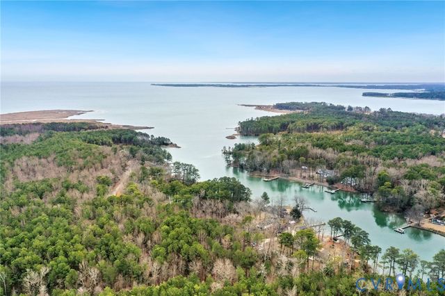 844 Monarch Shores Rd, Kilmarnock, VA 22482