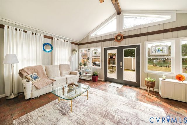 844 Monarch Shores Rd, Kilmarnock, VA 22482