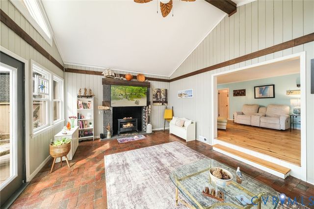 844 Monarch Shores Rd, Kilmarnock, VA 22482