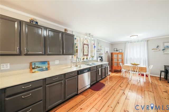 844 Monarch Shores Rd, Kilmarnock, VA 22482