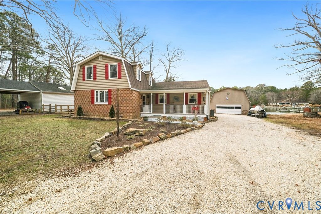 844 Monarch Shores Rd, Kilmarnock, VA 22482