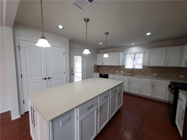 206 Paint Creek LN, Georgetown, TX 78633