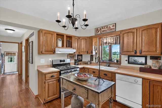 10454 E Bristol Road, Davison Township, MI 48423