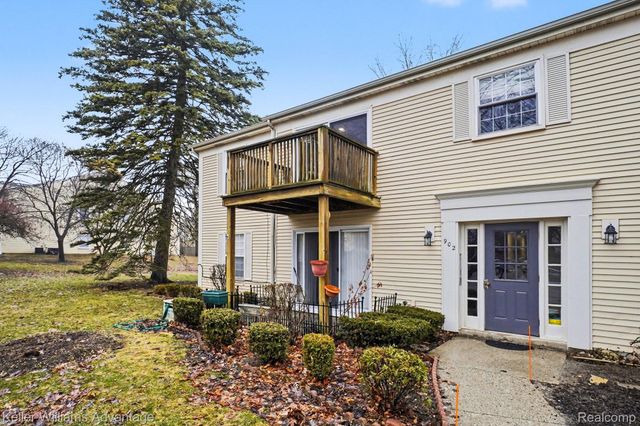 902 Chestnut Hill Drive E, Auburn Hills, MI 48326