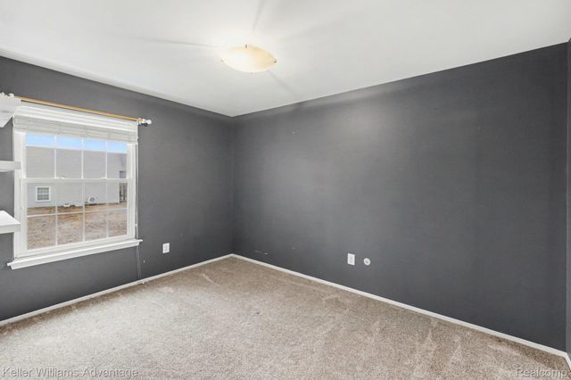 902 Chestnut Hill Drive E, Auburn Hills, MI 48326