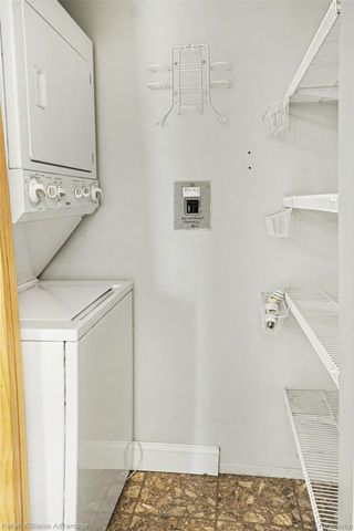 902 Chestnut Hill Drive E, Auburn Hills, MI 48326