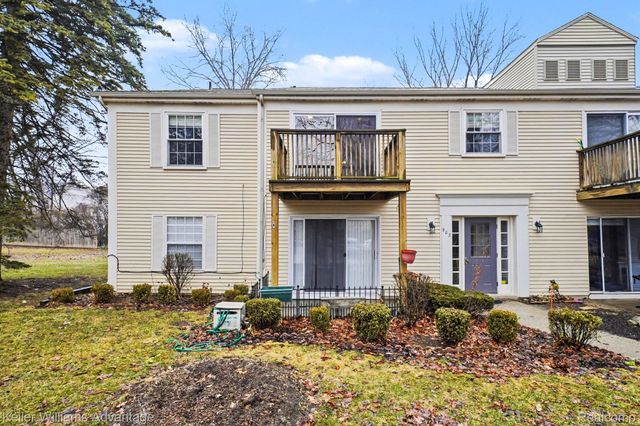 902 Chestnut Hill Drive E, Auburn Hills, MI 48326