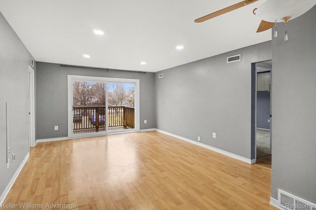 902 Chestnut Hill Drive E, Auburn Hills, MI 48326