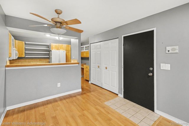 902 Chestnut Hill Drive E, Auburn Hills, MI 48326