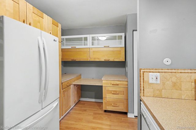 902 Chestnut Hill Drive E, Auburn Hills, MI 48326