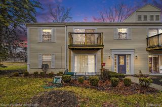 902 Chestnut Hill Drive E, Auburn Hills, MI 48326