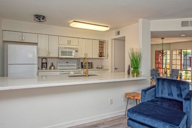 5209 N 24TH Street 103, Phoenix, AZ 85016